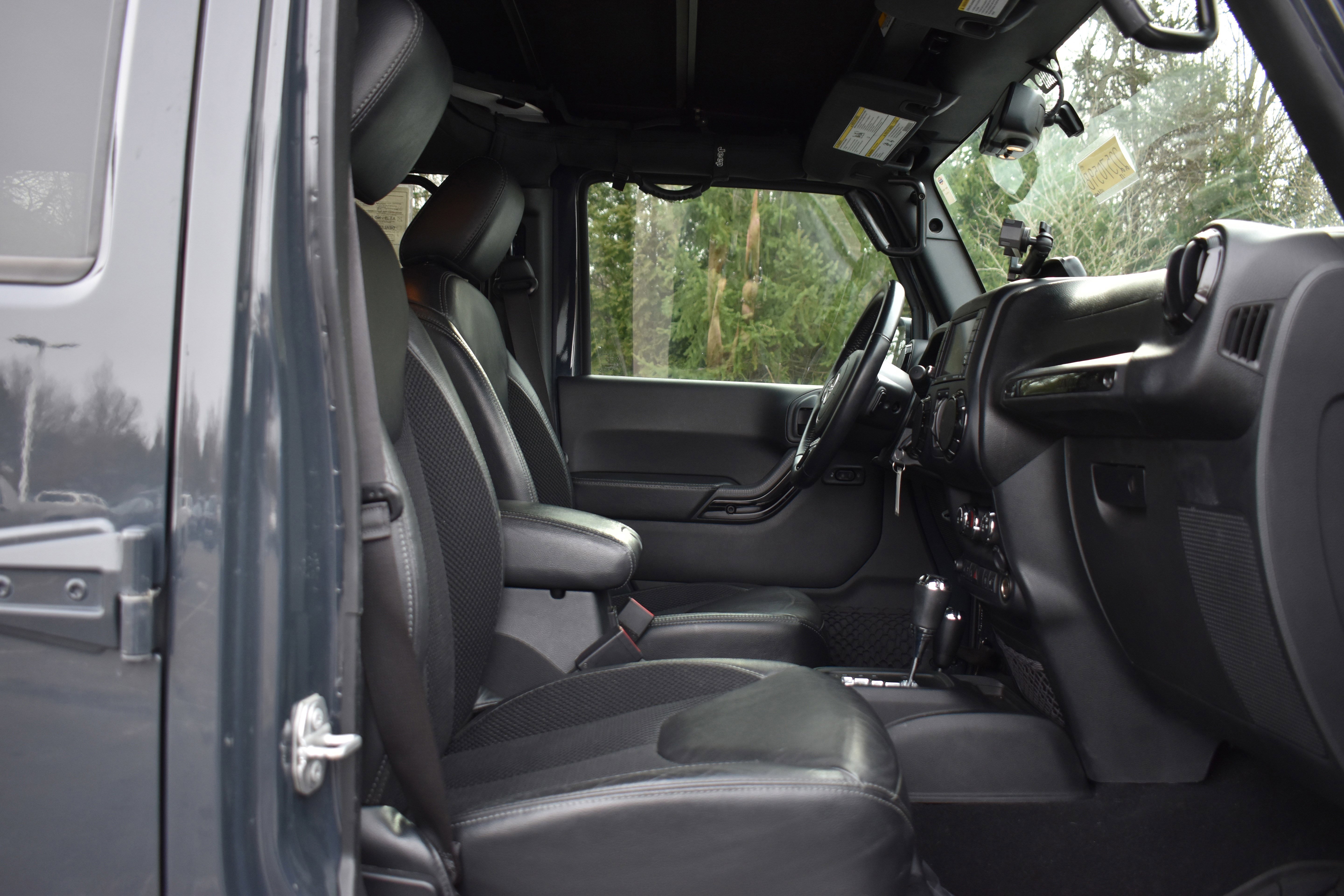 Used 2017 Jeep Wrangler Unlimited Sahara image 24