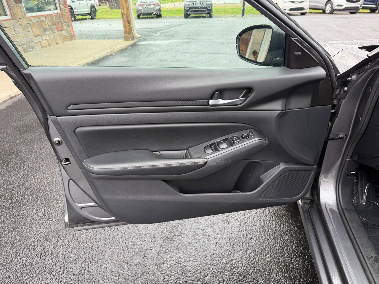 Used 2024 Nissan Altima 2.5 SV image 11