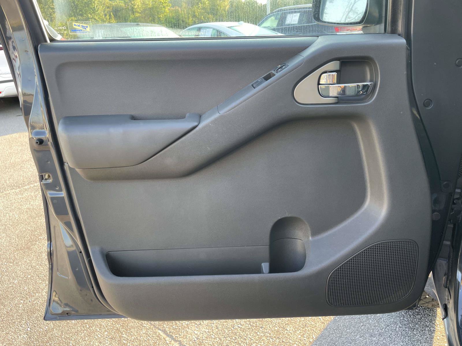 Used 2012 Nissan Frontier SV RWD image 5