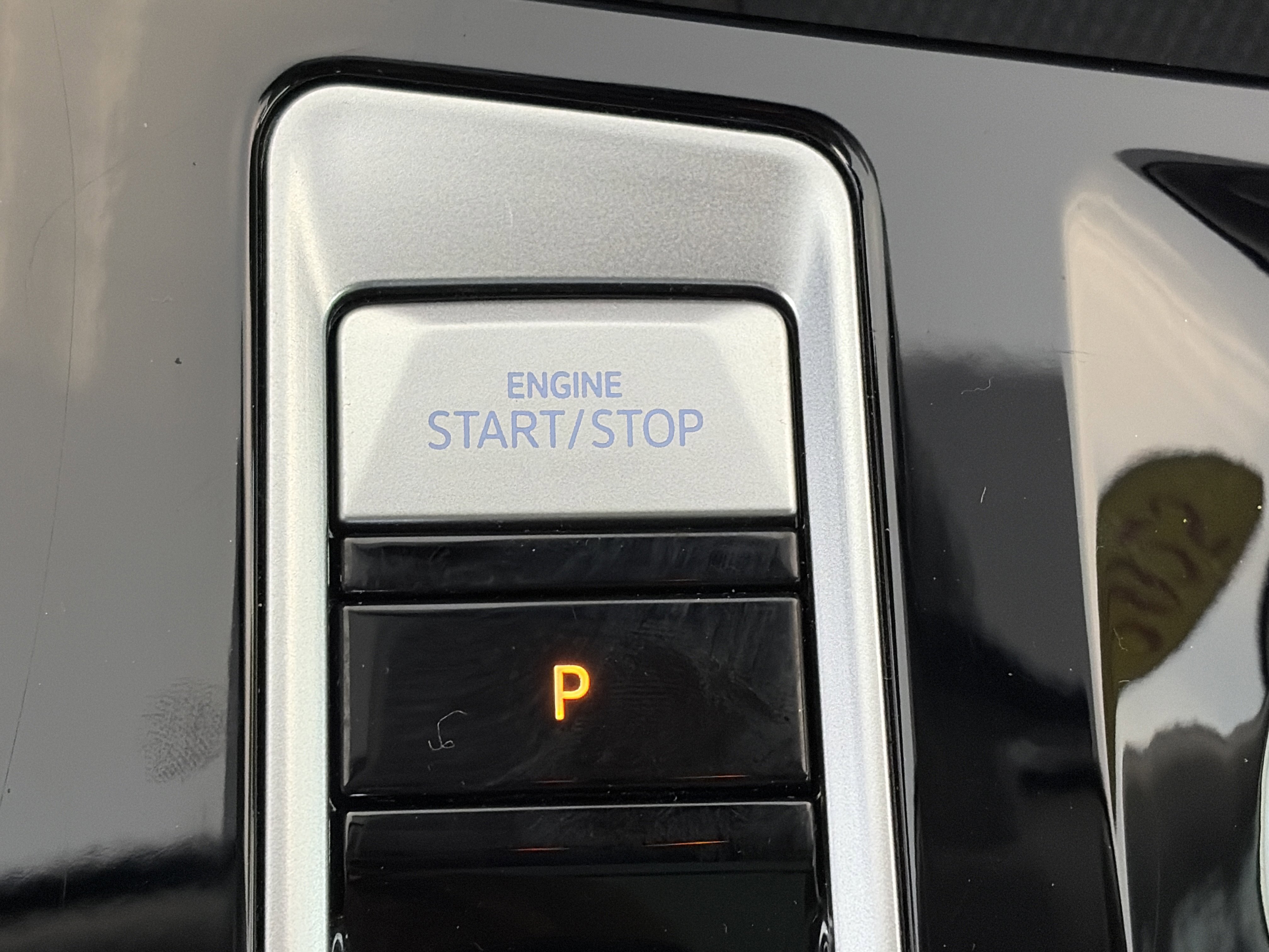 Used 2025 Volkswagen Atlas SEL image 32