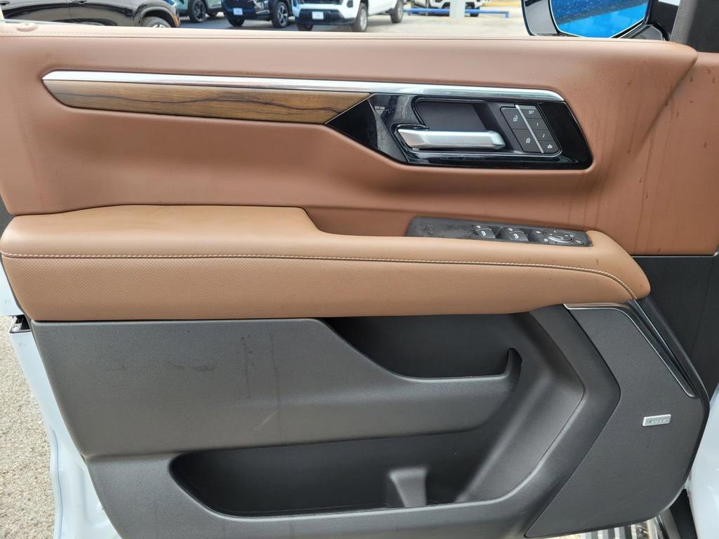 New 2026 Chevrolet Suburban High Country AWD/4WD image 13
