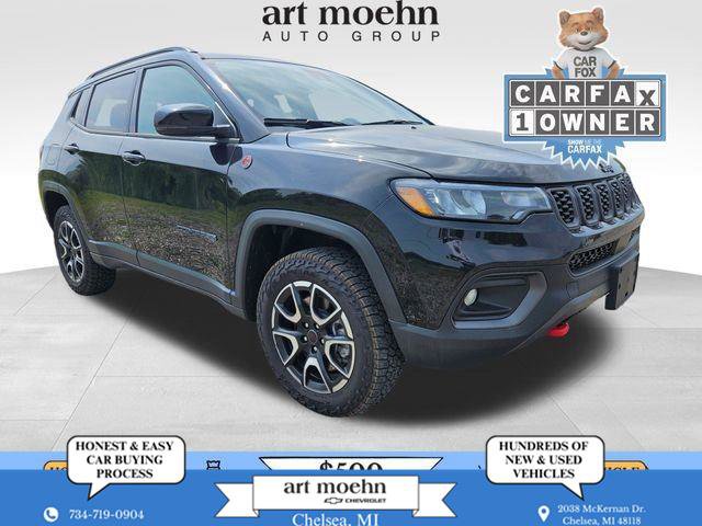 Used 2025 Jeep Compass Trailhawk AWD/4WD image 1