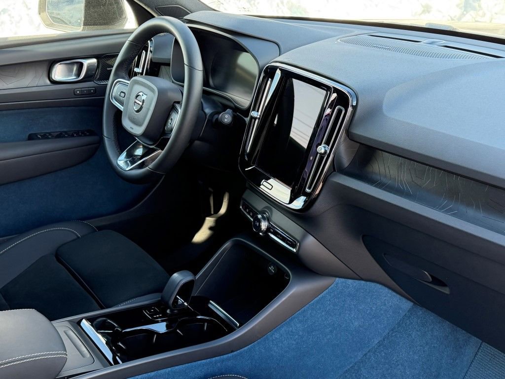 Used 2023 Volvo XC40 Recharge Ultimate image 13