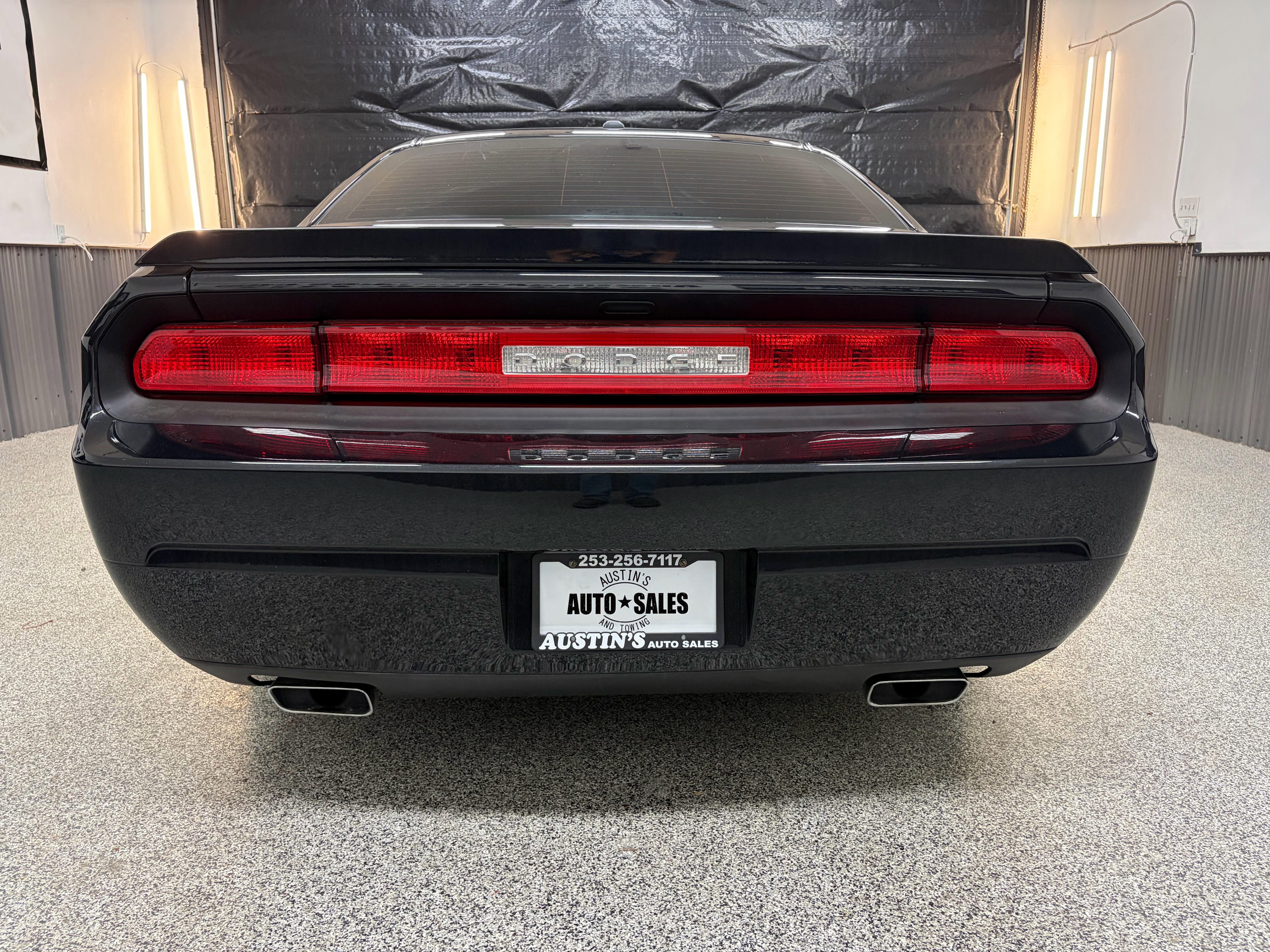 Used 2014 Dodge Challenger R/T RWD image 4