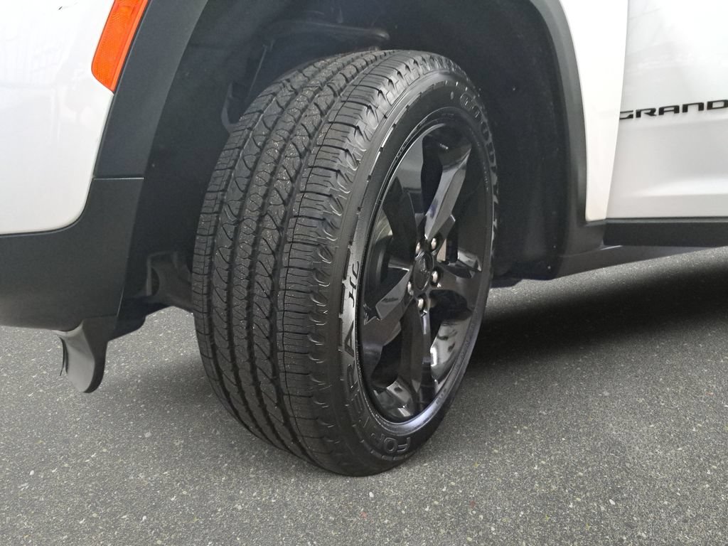 Certified 2024 Jeep Grand Cherokee Altitude AWD/4WD image 28