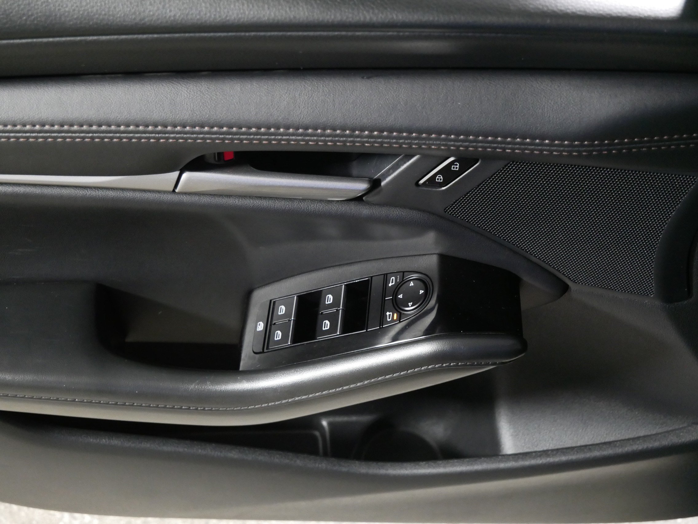 Used 2025 MAZDA MAZDA3 s FWD image 19