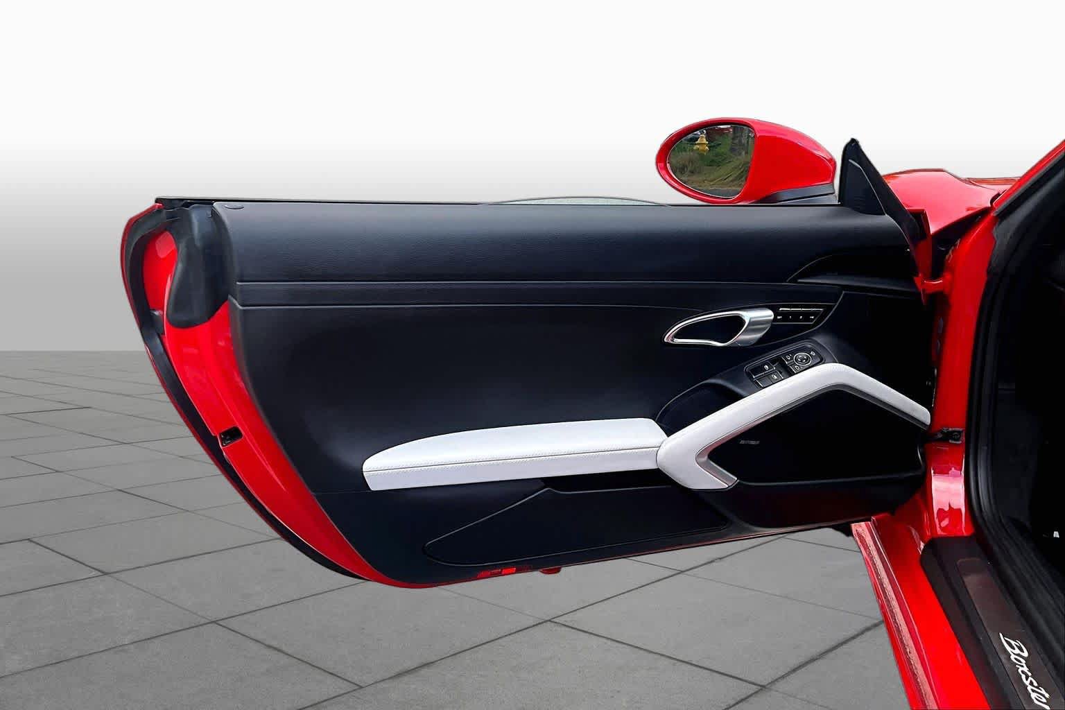Used 2024 Porsche 718 Boxster RWD image 18
