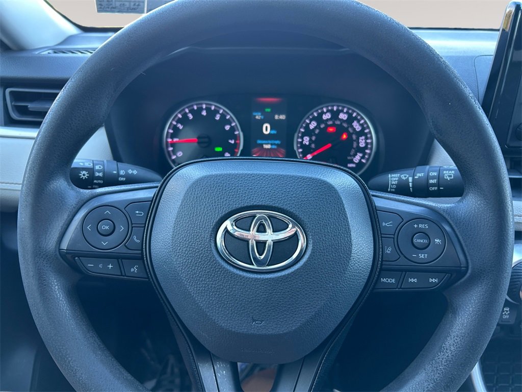 Used 2021 Toyota RAV4 XLE image 12