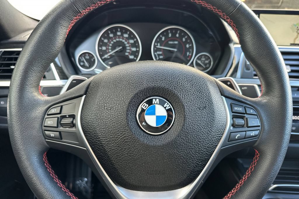 Used 2018 BMW 330i Sedan w/ Premium Package RWD image 25