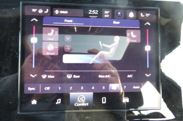 New 2025 Jeep Grand Cherokee L Laredo w/ Luxury Tech Group I image 25