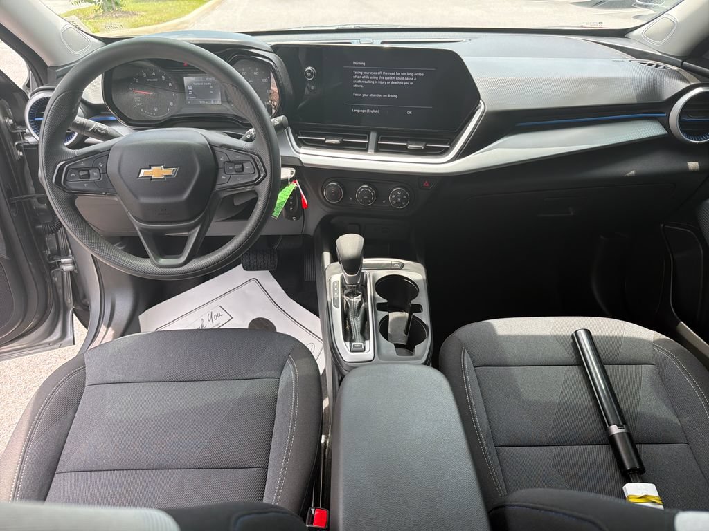 Used 2026 Chevrolet Trax LS w/ LS Convenience Package FWD image 26