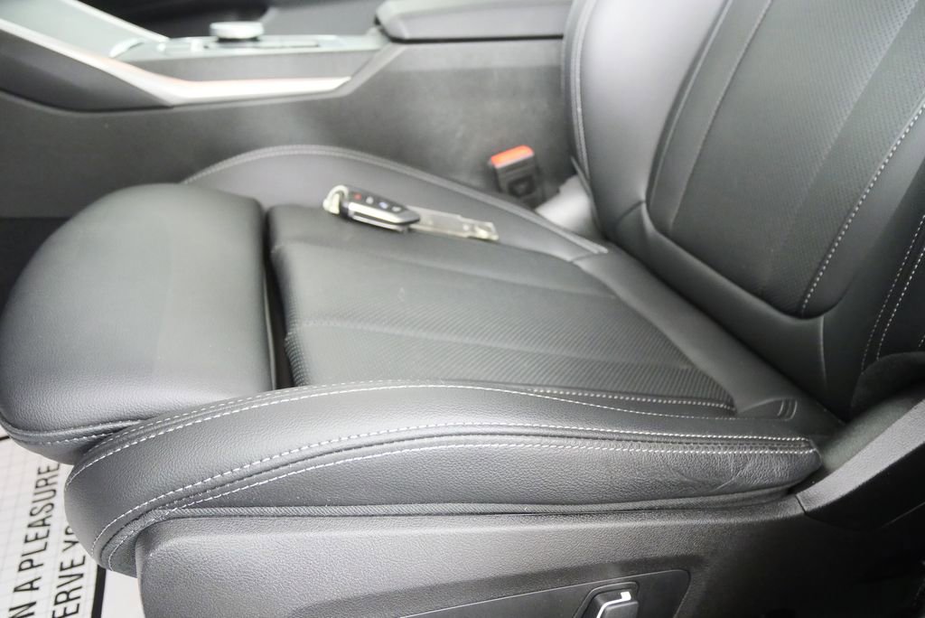 Used 2025 BMW 330i Sedan image 10