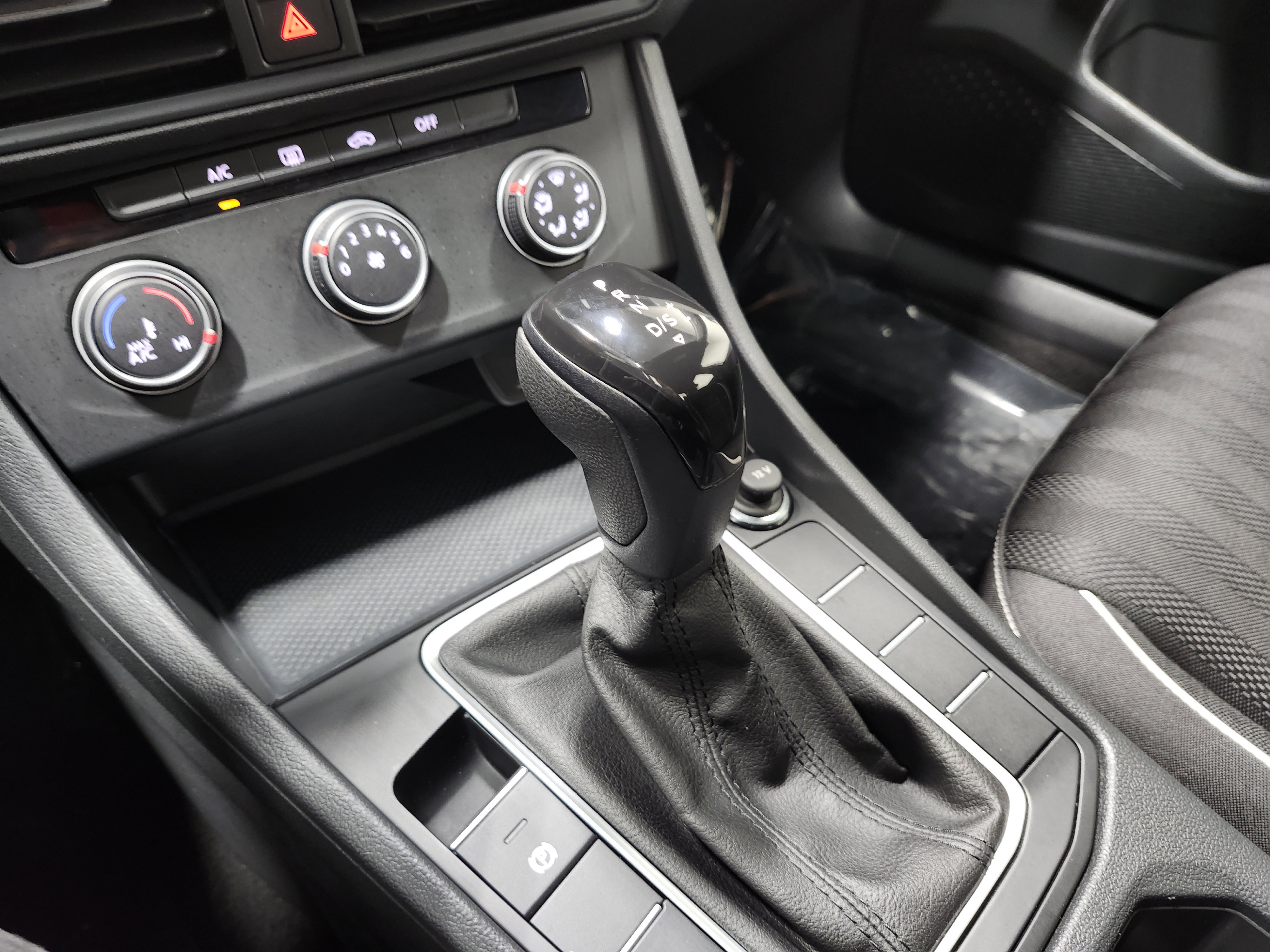 Used 2023 Volkswagen Jetta Sport image 30