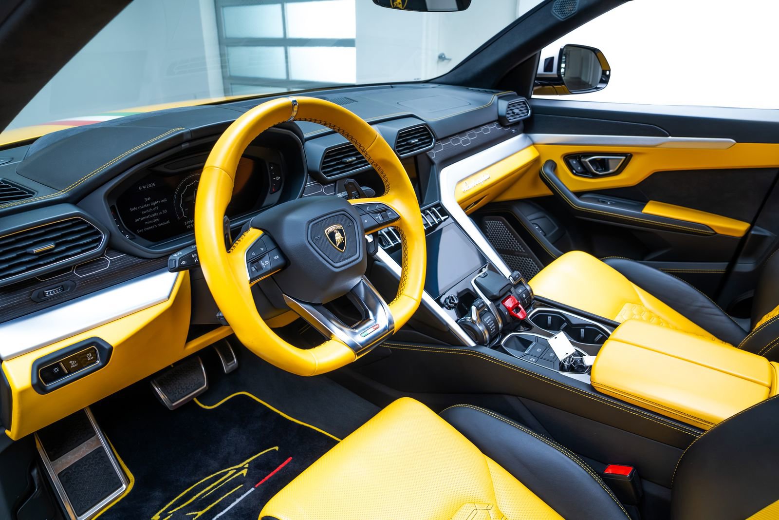 Used 2019 Lamborghini Urus AWD/4WD image 21