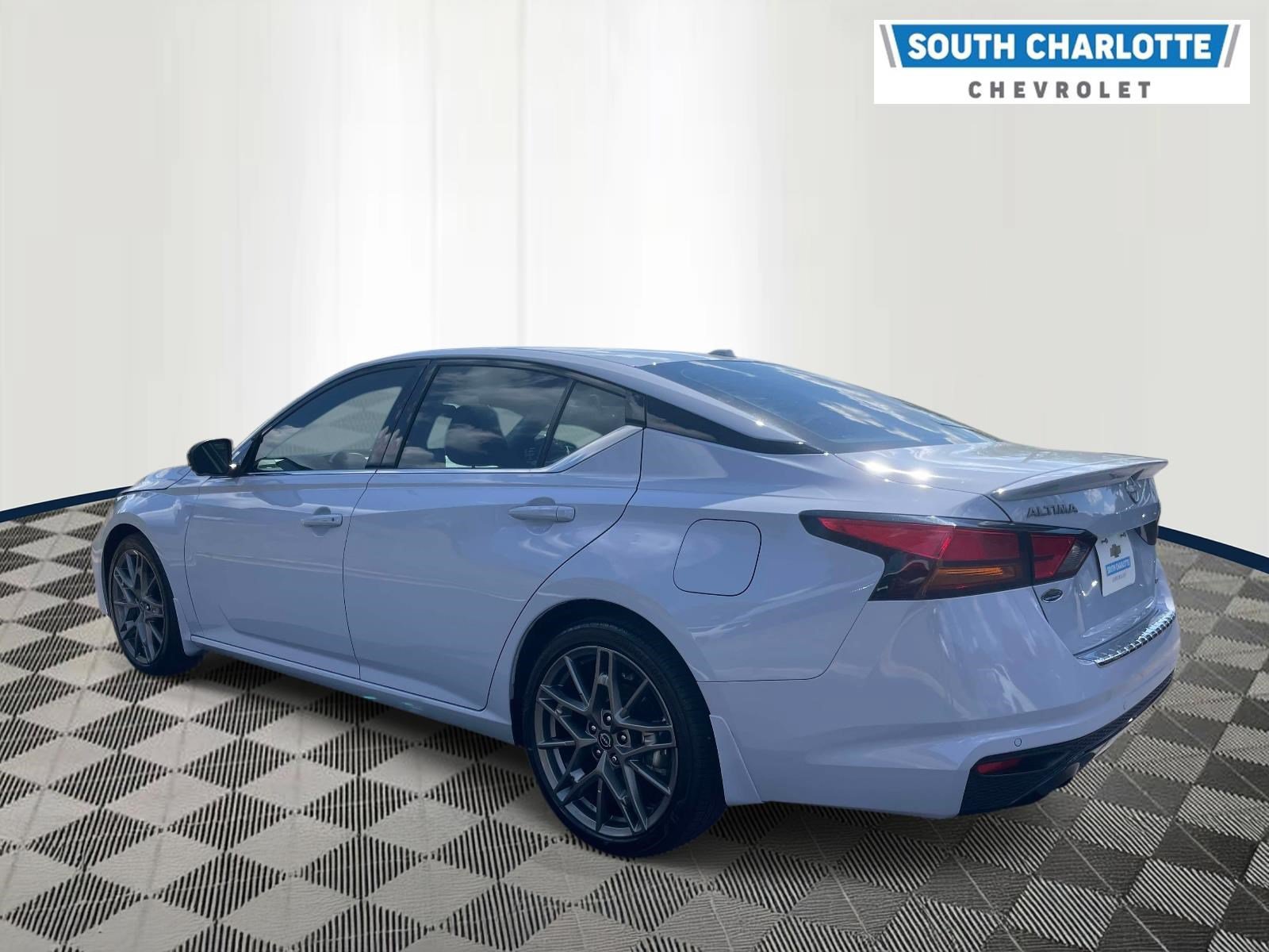 Used 2023 Nissan Altima 2.0 SR FWD image 6