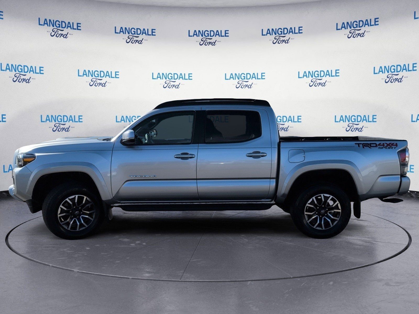 Used 2022 Toyota Tacoma TRD Sport w/ Technology Package AWD/4WD image 10