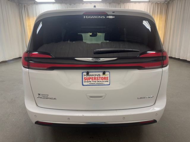 Used 2024 Chrysler Pacifica Limited FWD image 6