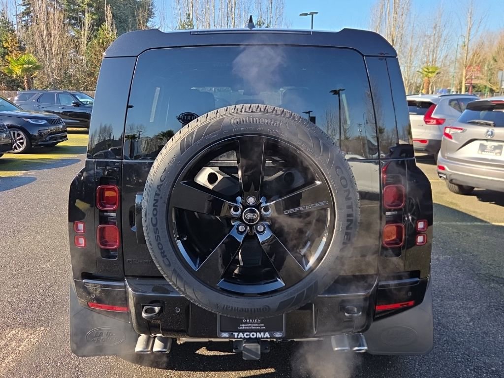 Used 2025 Land Rover Defender 110 X-Dynamic SE image 6