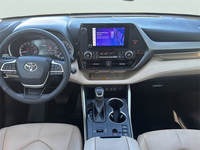 Used 2023 Toyota Highlander XLE image 19