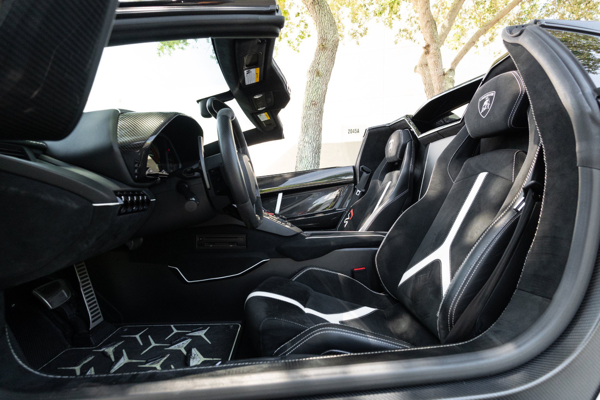 Used 2020 Lamborghini Aventador SVJ AWD/4WD image 86