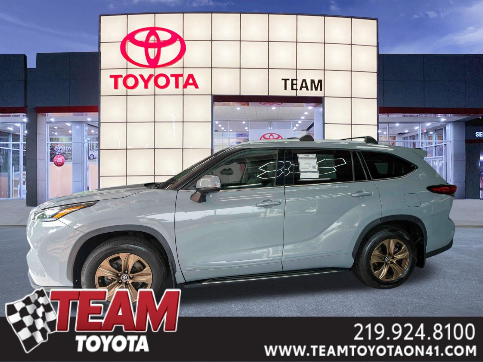 Used 2022 Toyota Highlander Bronze Edition AWD/4WD image 1