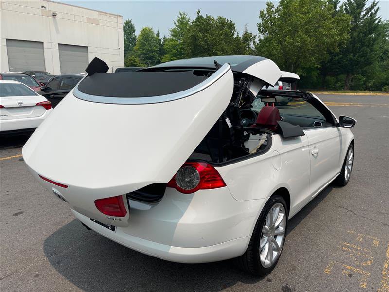 Used 2011 Volkswagen Eos Lux FWD image 41