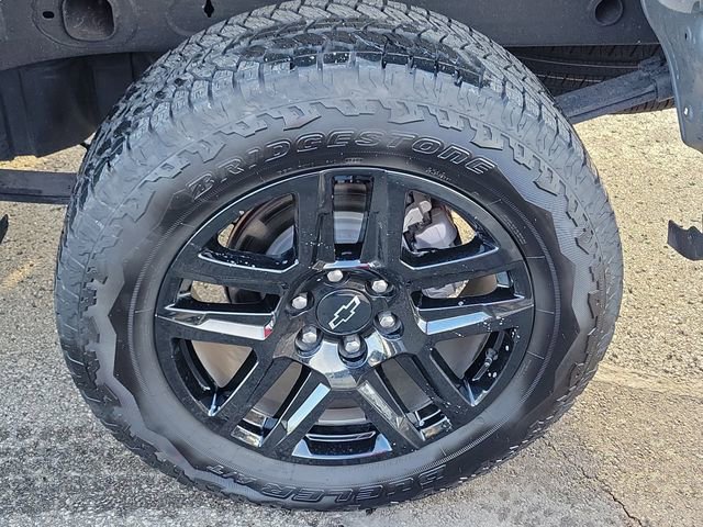Used 2025 Chevrolet Silverado 1500 Custom w/ Turbomax Blackout Package image 4
