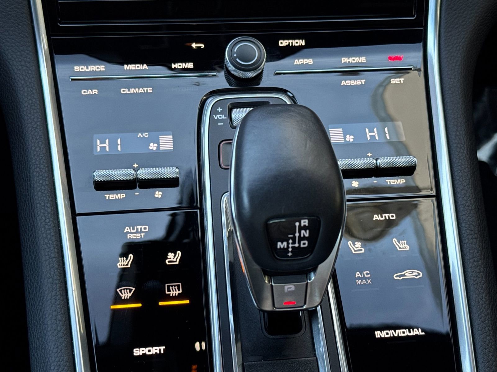 Certified 2022 Porsche Panamera 4 Platinum Edition image 24