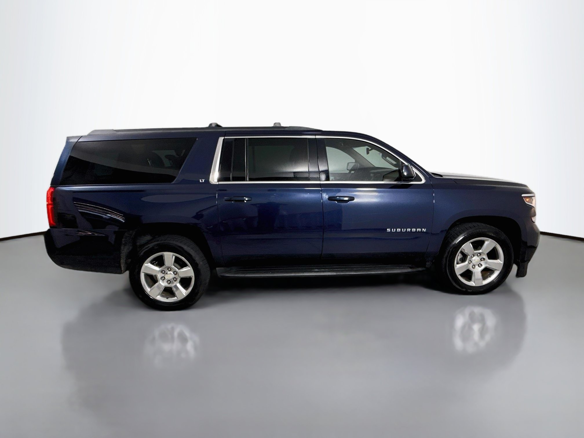 Used 2017 Chevrolet Suburban LT RWD image 8