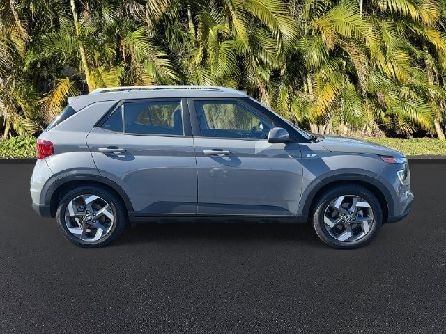 Used 2023 Hyundai Venue SEL FWD image 3