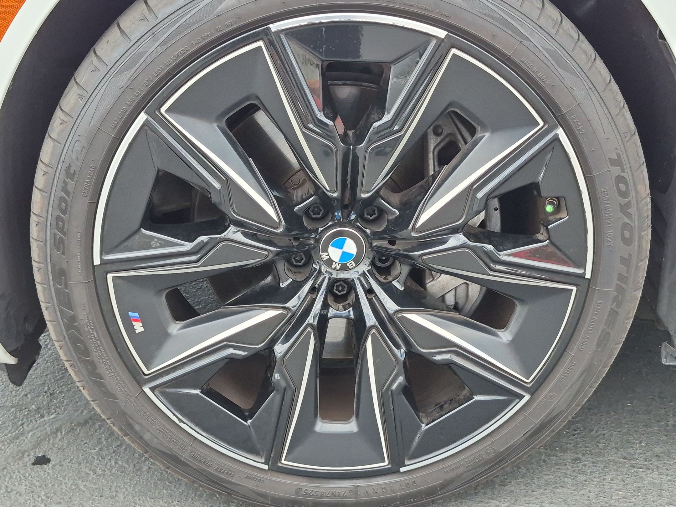 Certified 2024 BMW i7 eDrive50 w/ M Sport Package RWD image 13