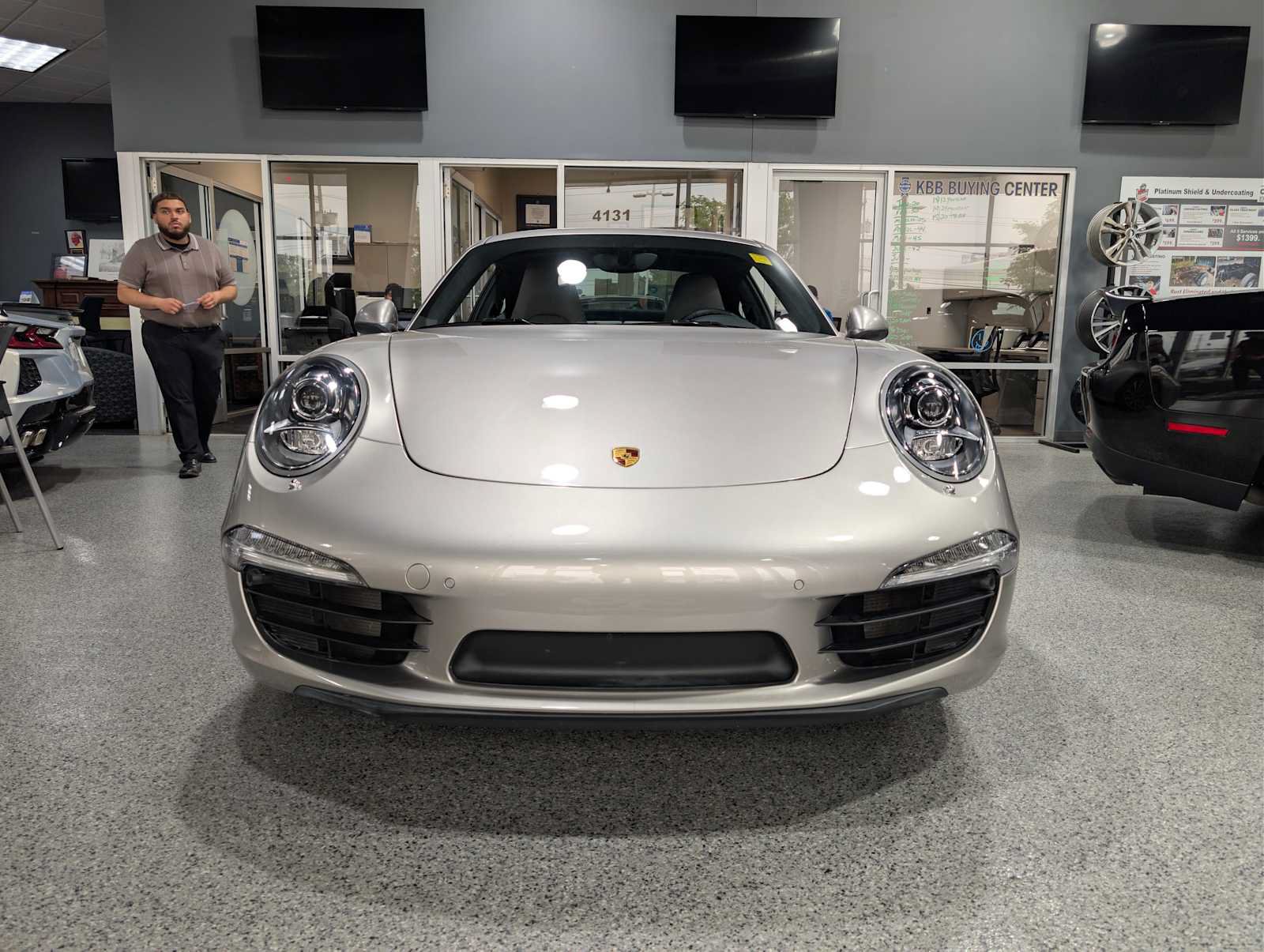 Used 2012 Porsche 911 Carrera RWD image 2