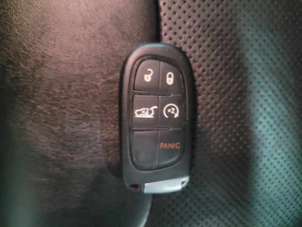 Used 2023 Jeep Cherokee Altitude Lux image 32