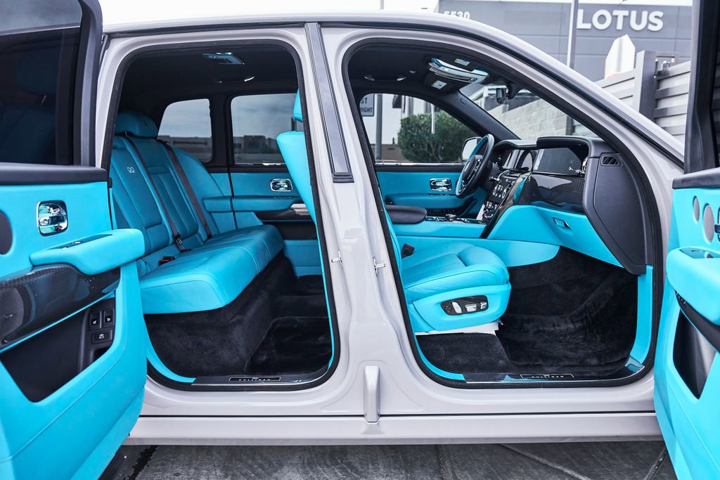 Used 2025 Rolls-Royce Cullinan Black Badge image 24