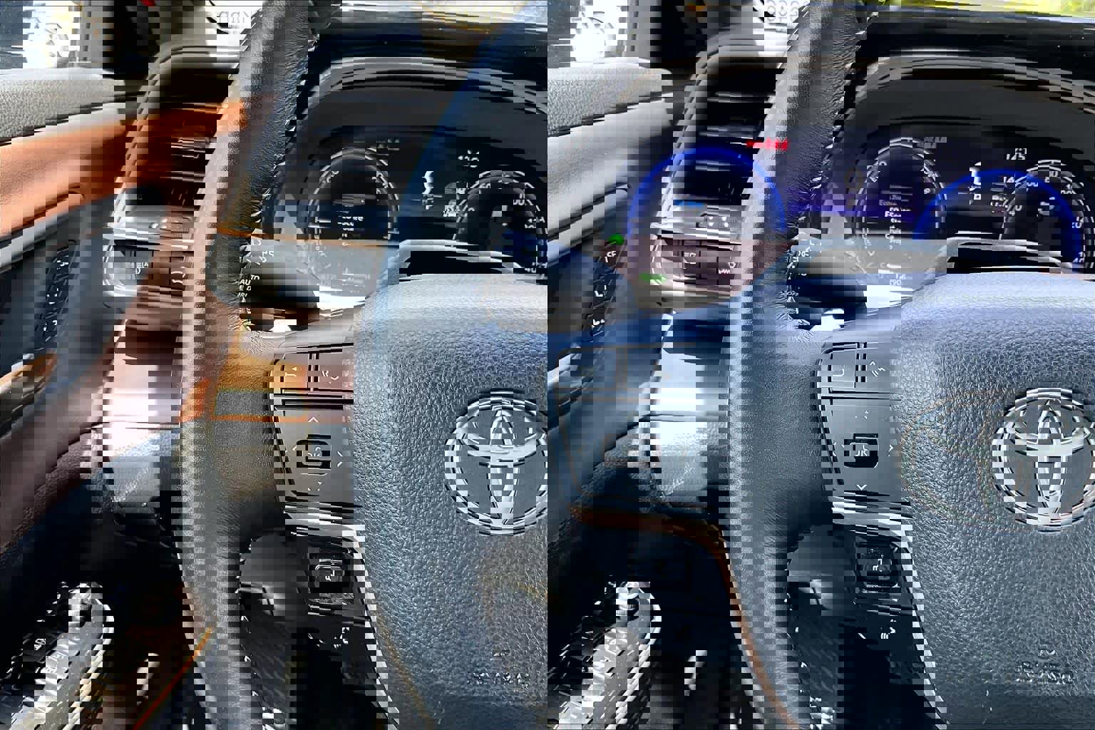 Used 2024 Toyota Crown Limited w/ Advanced Technology Package image 24