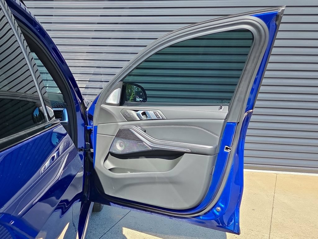 Used 2025 BMW X7 M60i AWD/4WD image 21
