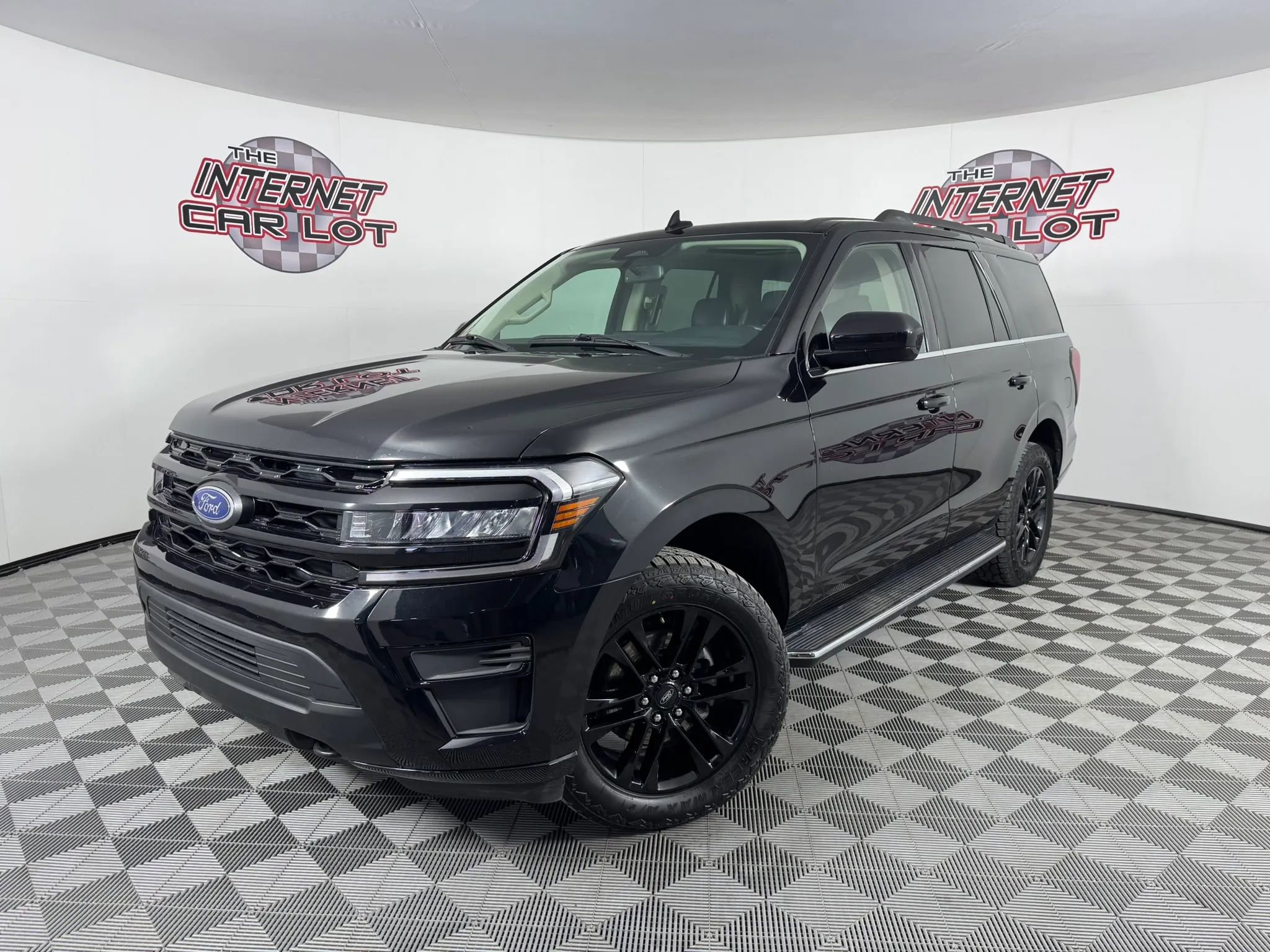 Used 2022 Ford Expedition XLT AWD/4WD image 1