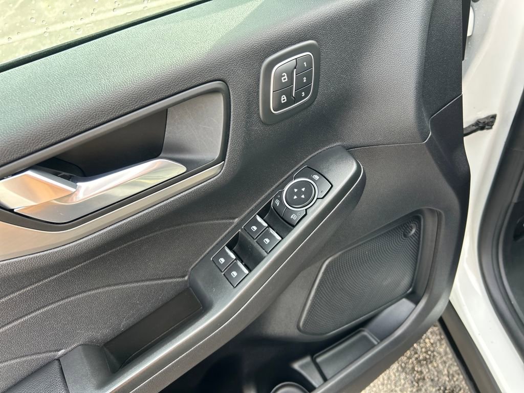 Used 2022 Ford Escape Titanium image 14