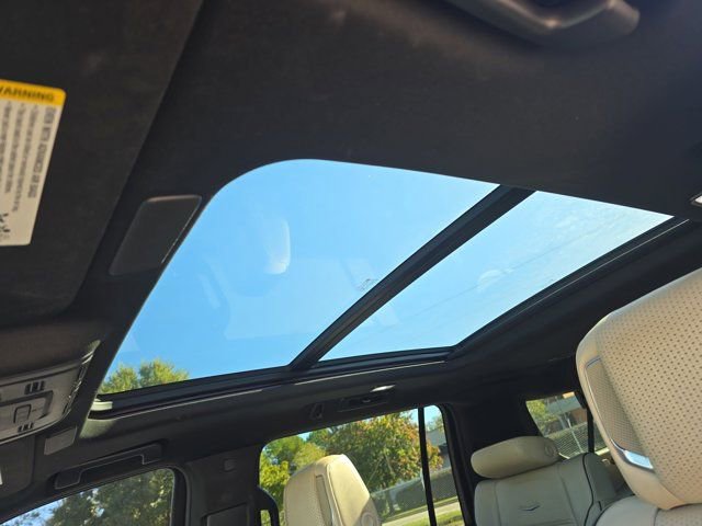 Used 2022 Cadillac Escalade ESV Premium Luxury image 31