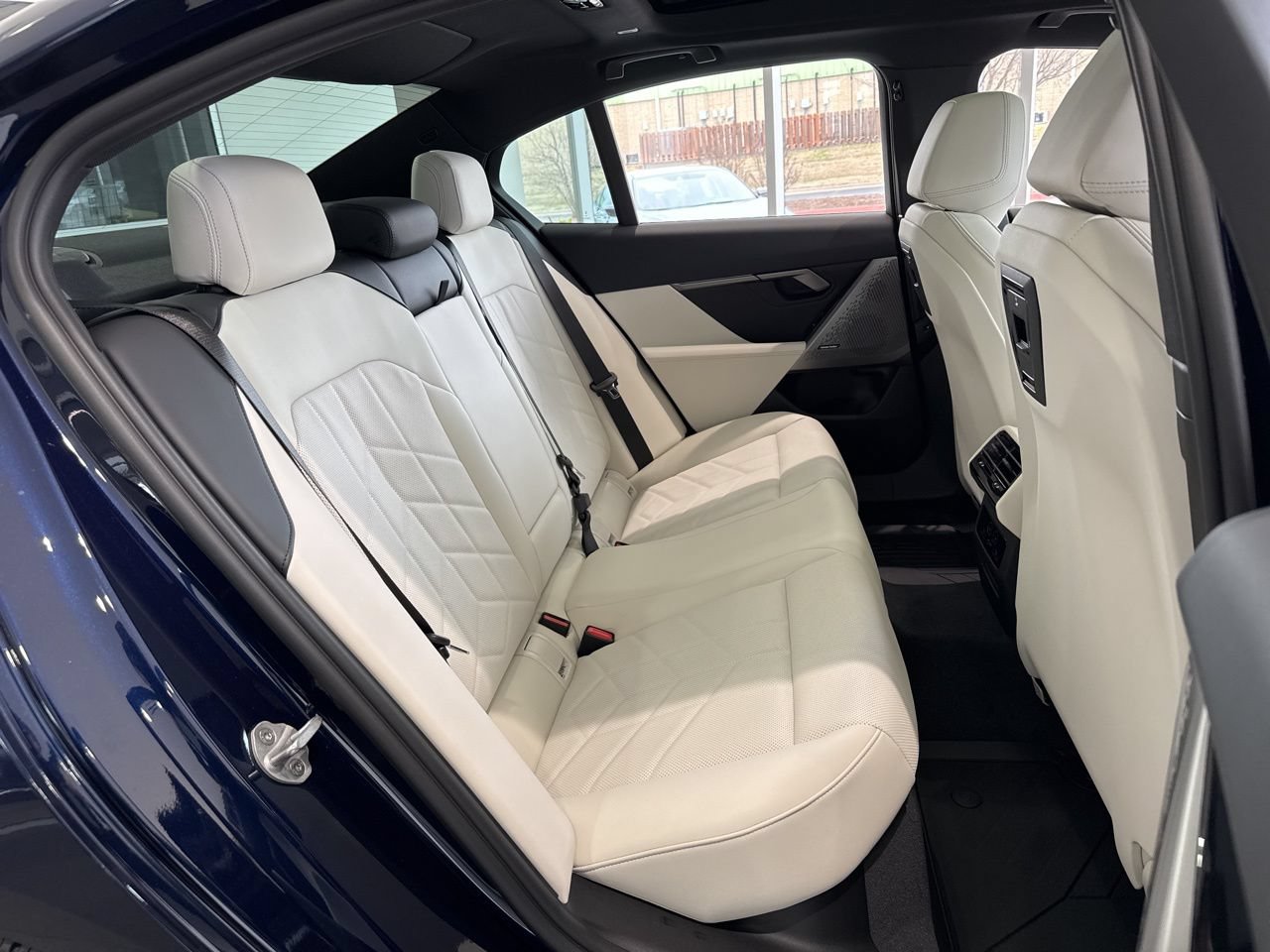 New 2026 BMW 550e xDrive AWD/4WD image 45
