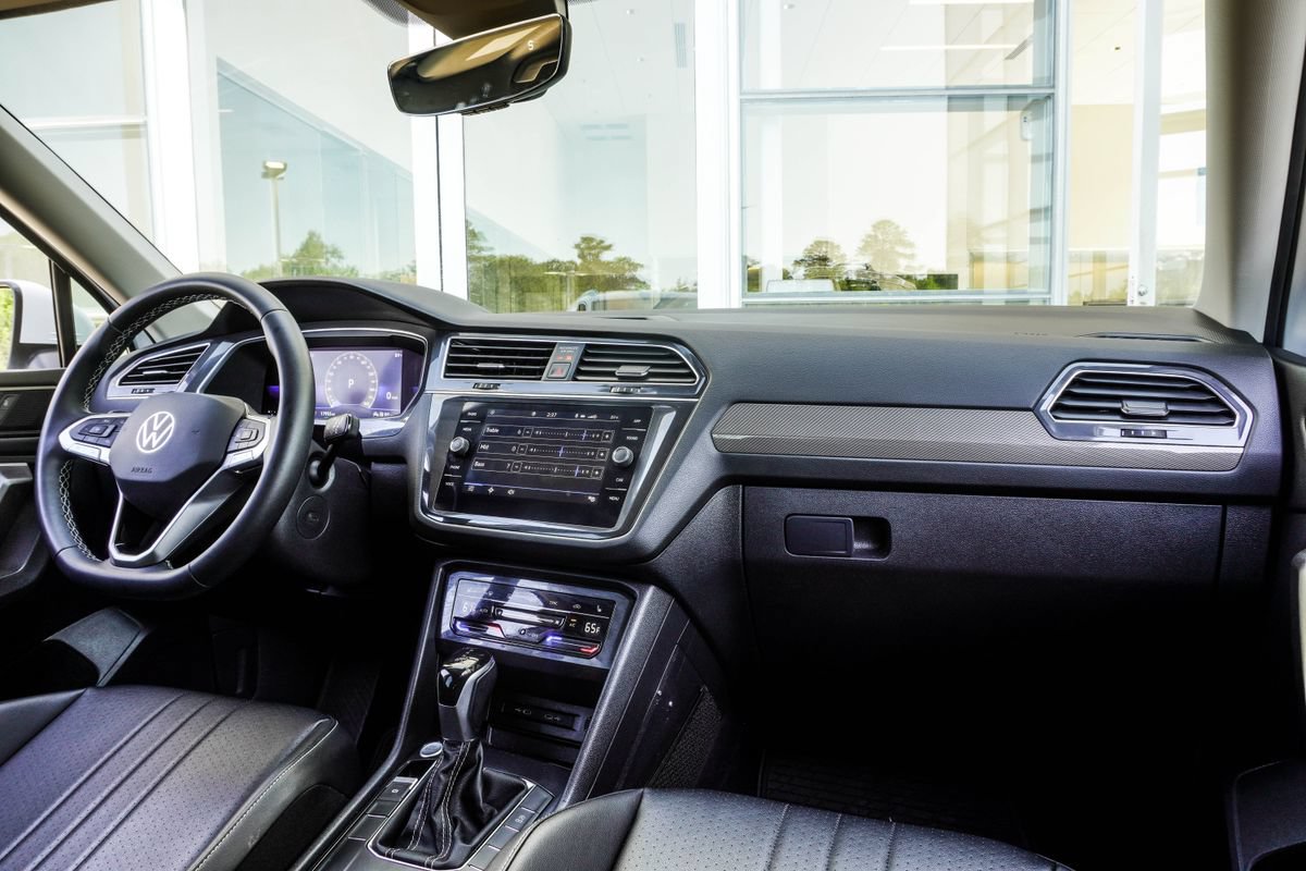 Used 2022 Volkswagen Tiguan SE FWD image 19