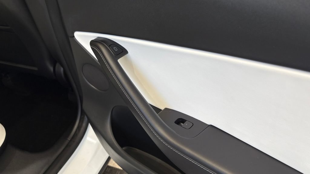 Used 2022 Tesla Model Y Performance AWD/4WD image 30
