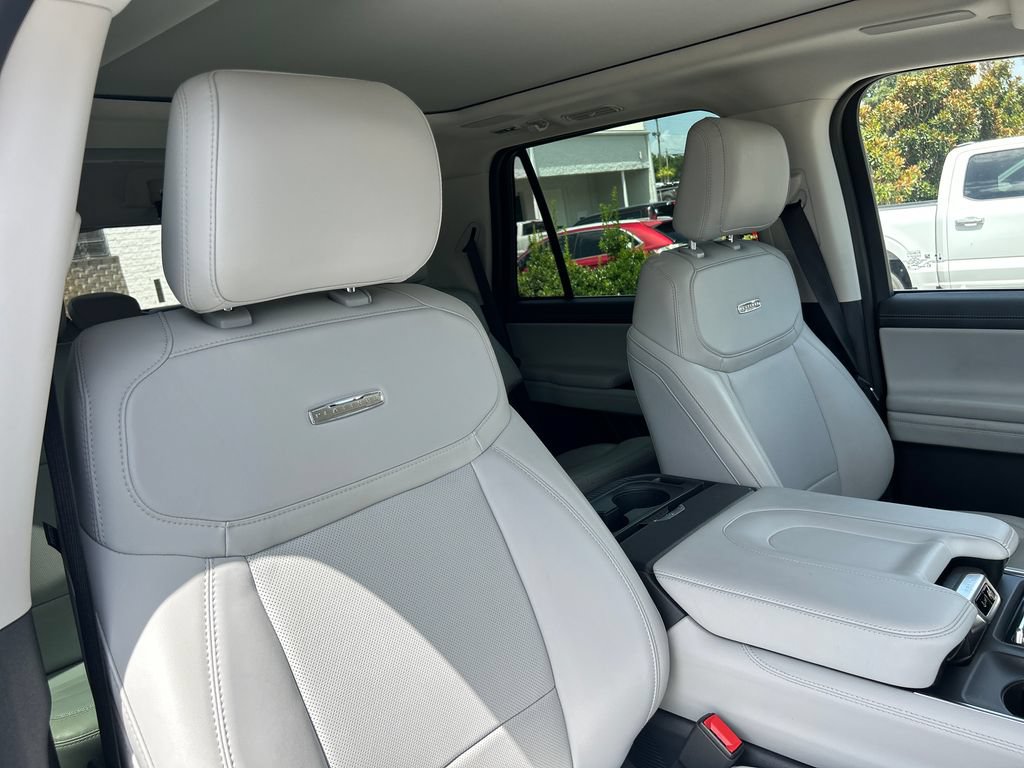 Used 2025 Ford Expedition Platinum w/ Driver's Package AWD/4WD image 16