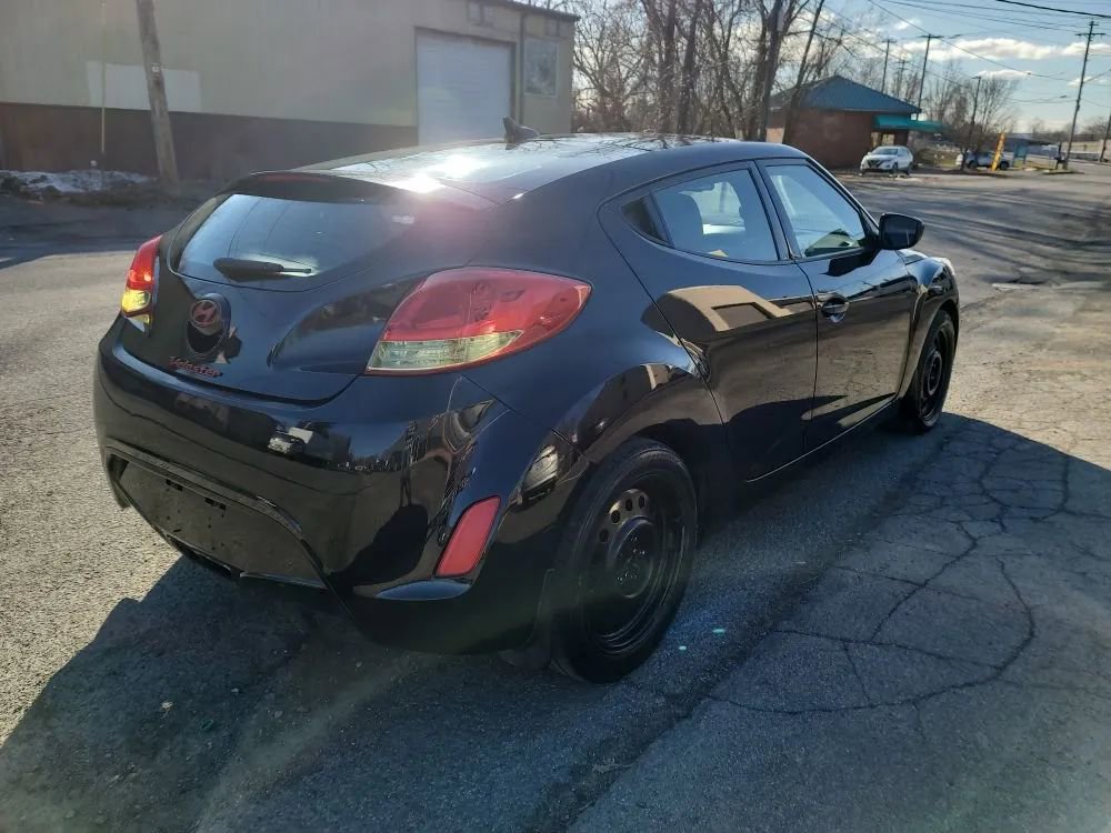 Used 2013 Hyundai Veloster w/ Style Pkg image 6