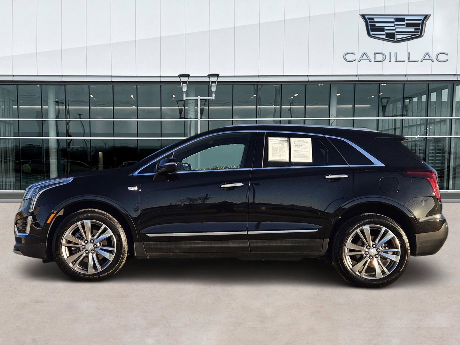 Used 2025 Cadillac XT5 Premium Luxury image 3