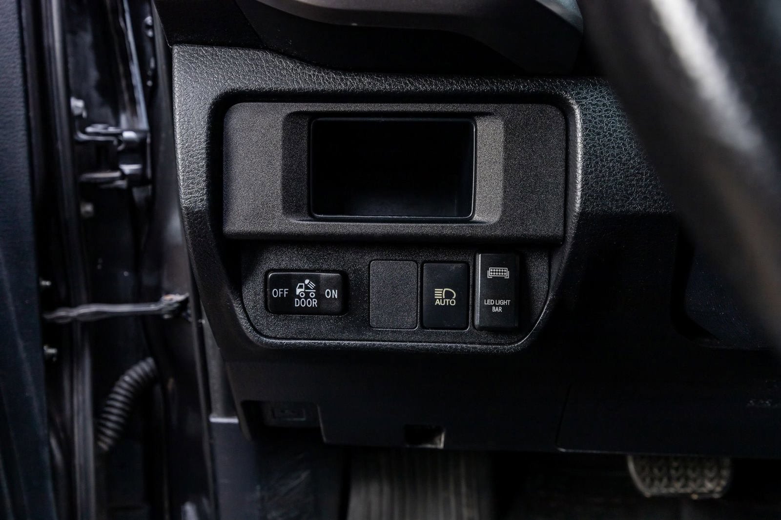 Used 2018 Toyota Tacoma SR5 AWD/4WD image 20
