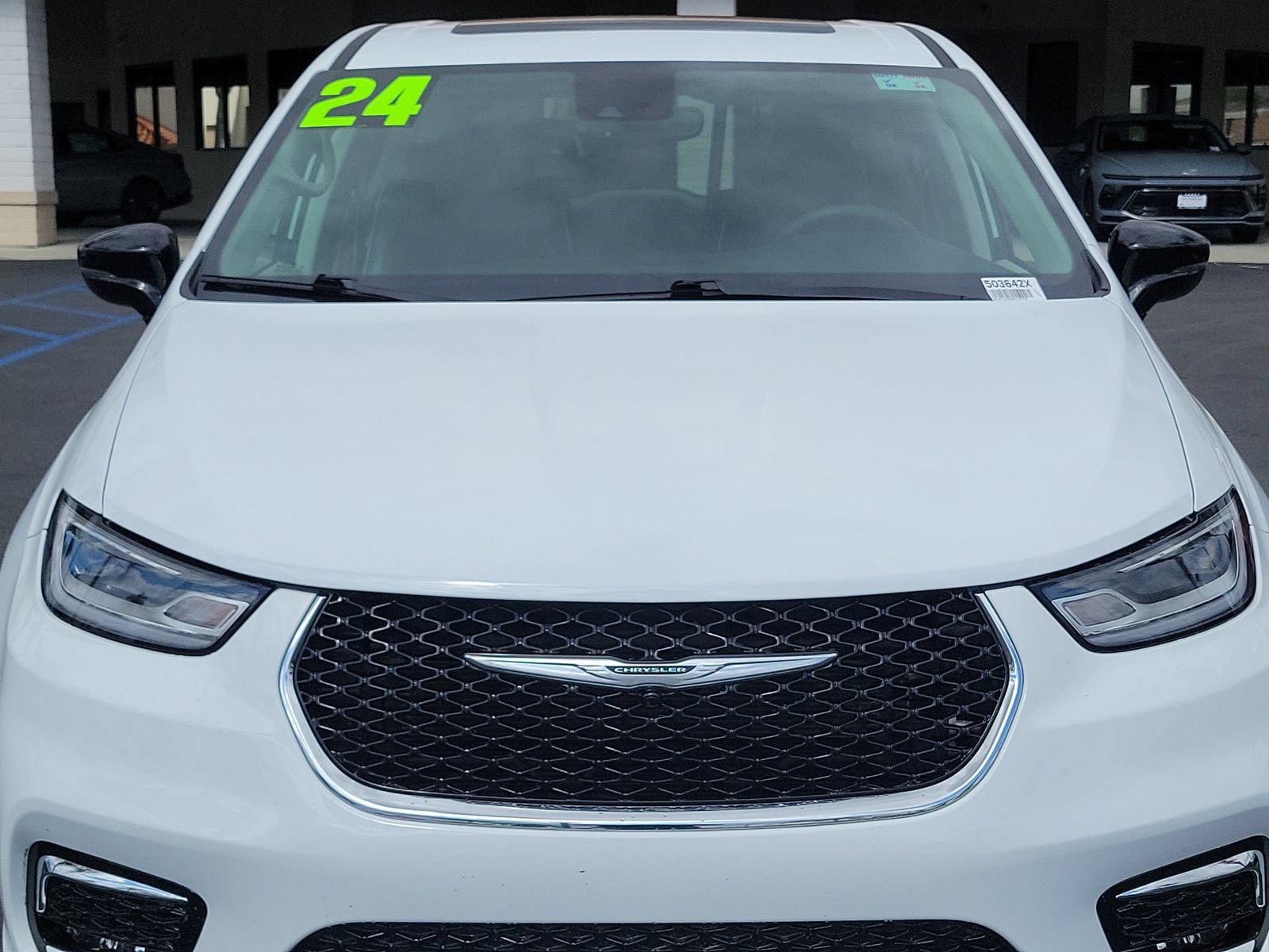 Used 2024 Chrysler Pacifica Limited FWD image 29