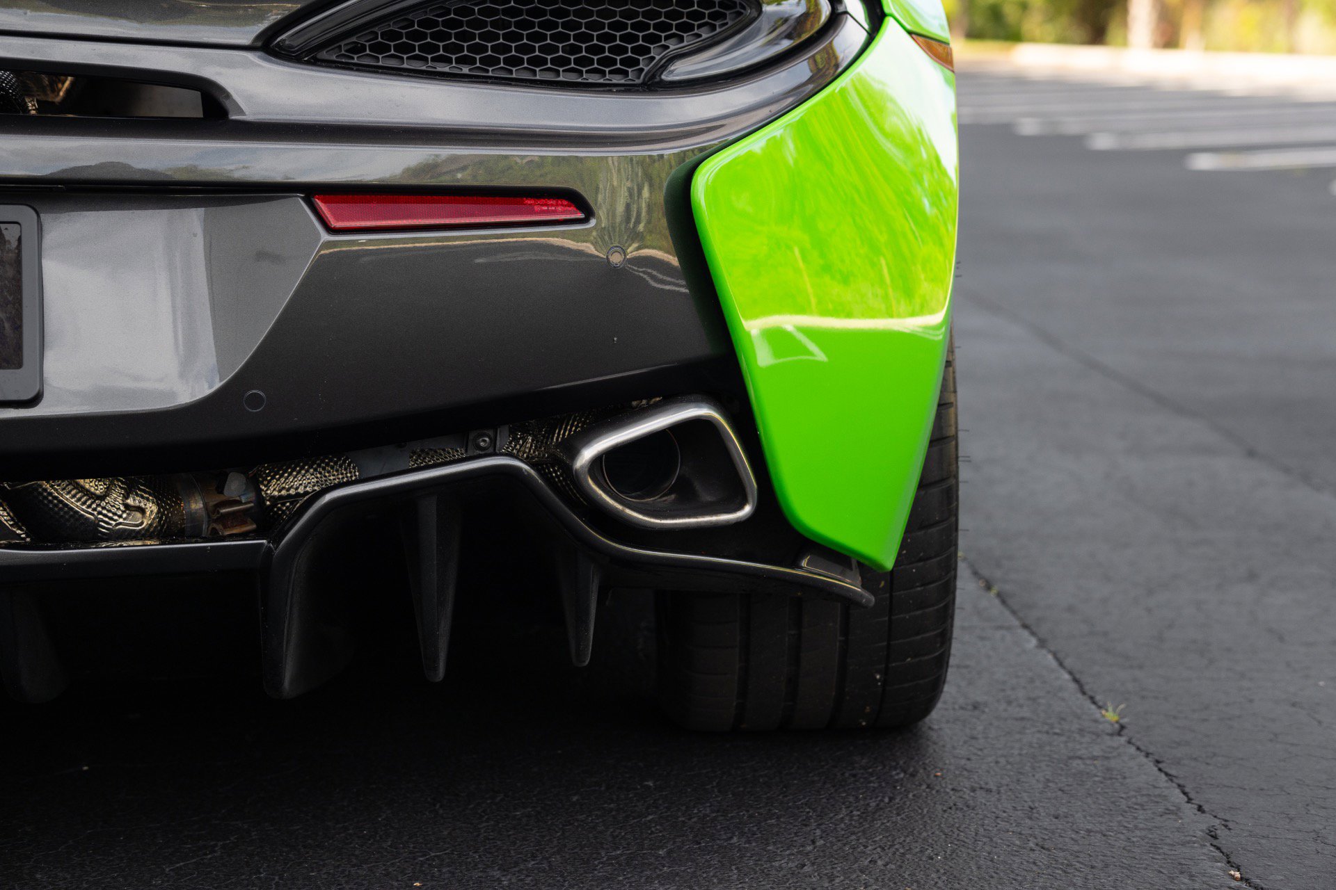 Used 2018 McLaren 570S Spider RWD image 18