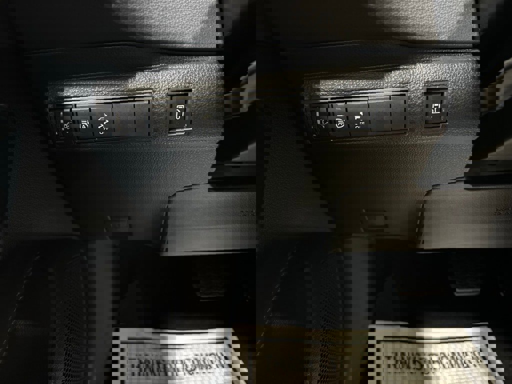 Used 2025 Toyota Corolla SE image 18