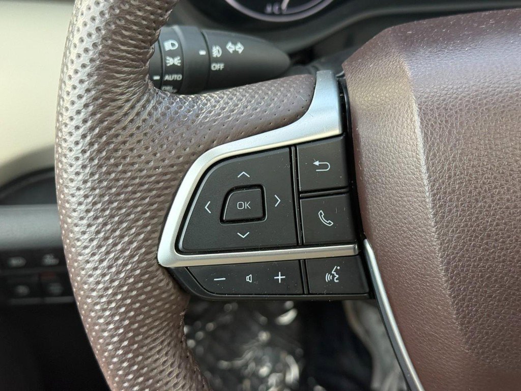 Certified 2023 Toyota Sienna Platinum AWD/4WD image 23